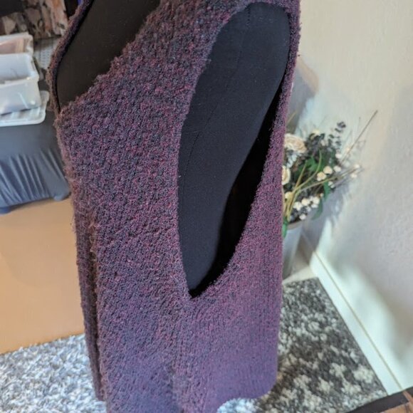 Elietian Oversized Hand-Knit Sweater Vest in Size Medium - Picture 4 of 6